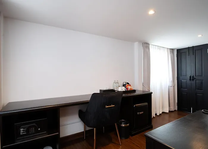 Hotel Bangluang Boutique Nearby Wat Arun 3*