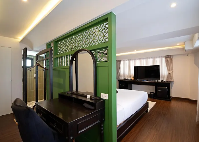 Hotel Bangluang Boutique Nearby Wat Arun 3*
