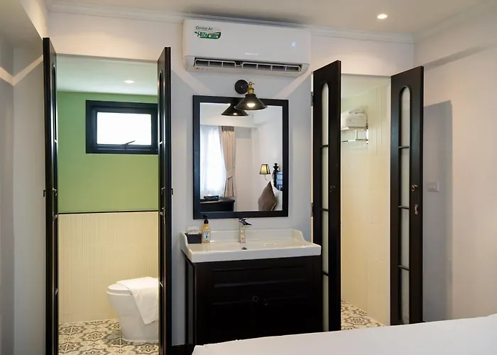 Hotel Bangluang Boutique Nearby Wat Arun 3*