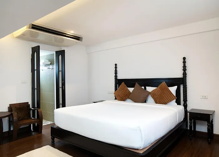 Hotel Bangluang Boutique Nearby Wat Arun 3*