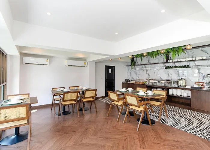 Hotel Bangluang Boutique Nearby Wat Arun 3*
