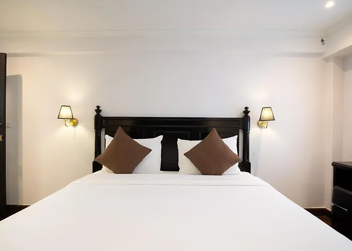 Bangluang Boutique Nearby Wat Arun Hotel 3*