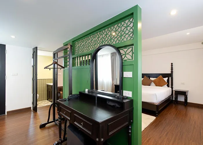 Bangluang Boutique Nearby Wat Arun Hotel