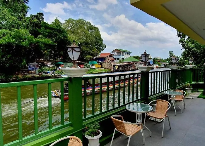 Bangluang Boutique Nearby Wat Arun Hotel 3*